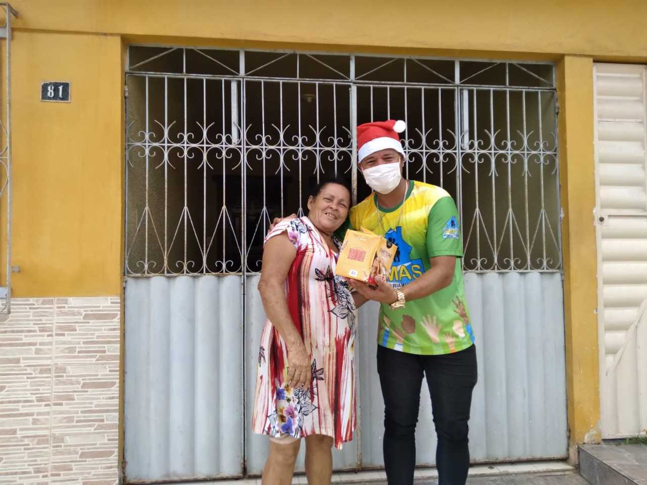 Camacã: Secretaria de Assistência Social distribui Panettone para os idosos